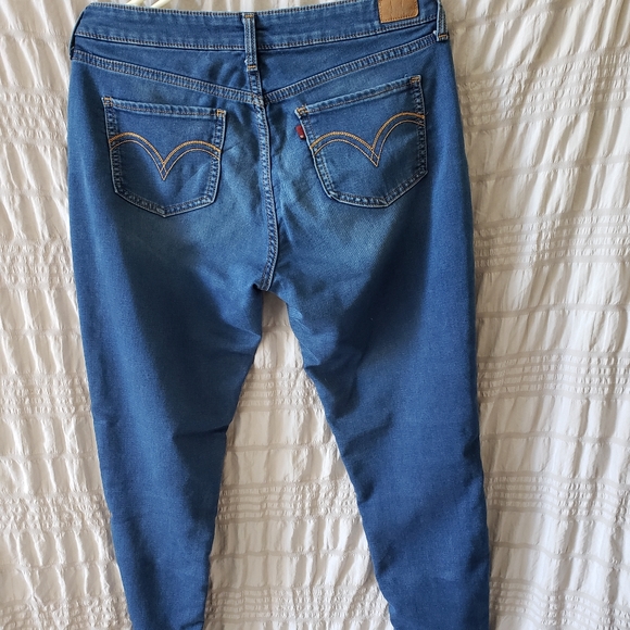 Levis - Picture 2 of 2
